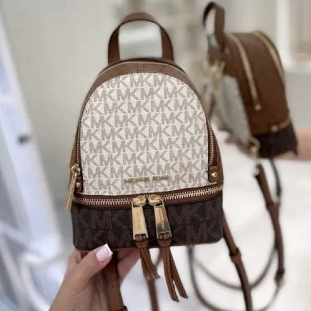Michael Kors
RHEA ZIP XS BACKPACK